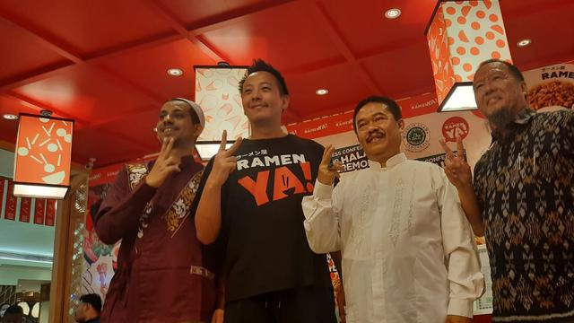 Habib Jafar bersama dengan Yansen Salim, pemilik RamenYA!