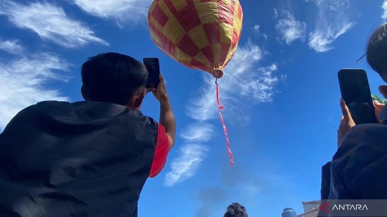 Tradisi Ngapungkeun Balon Garut: Daya Tarik Wisata Kearifan Lokal yang Memukau