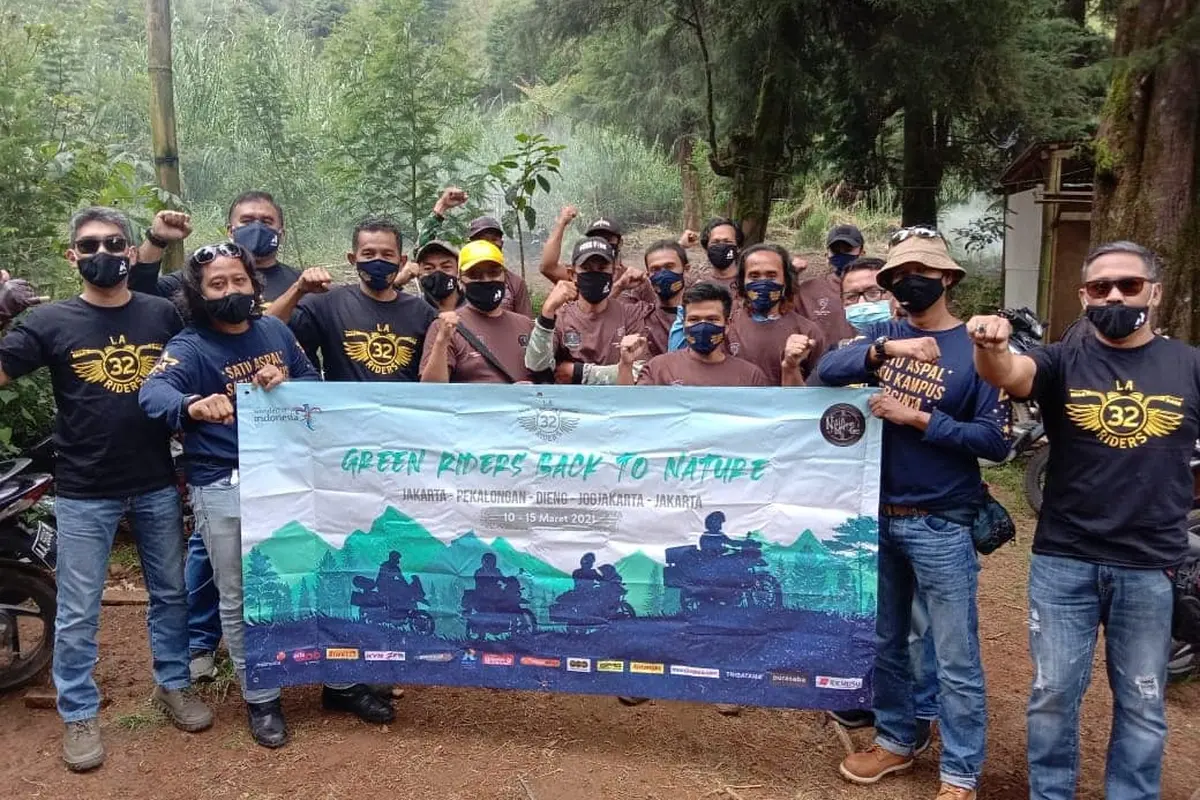 Komunitas Motor Ini Bersihkan Toilet di Dieng (Ist)