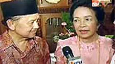 Sejumlah tokoh politik dan pejabat negara menyatakan kesan positif terhadap Ainun Habibie. Semasa hidupnya, mantan ibu negara itu dikenal sebagai sosok yang peduli akan kesehatan dan kemasyarakatan.
