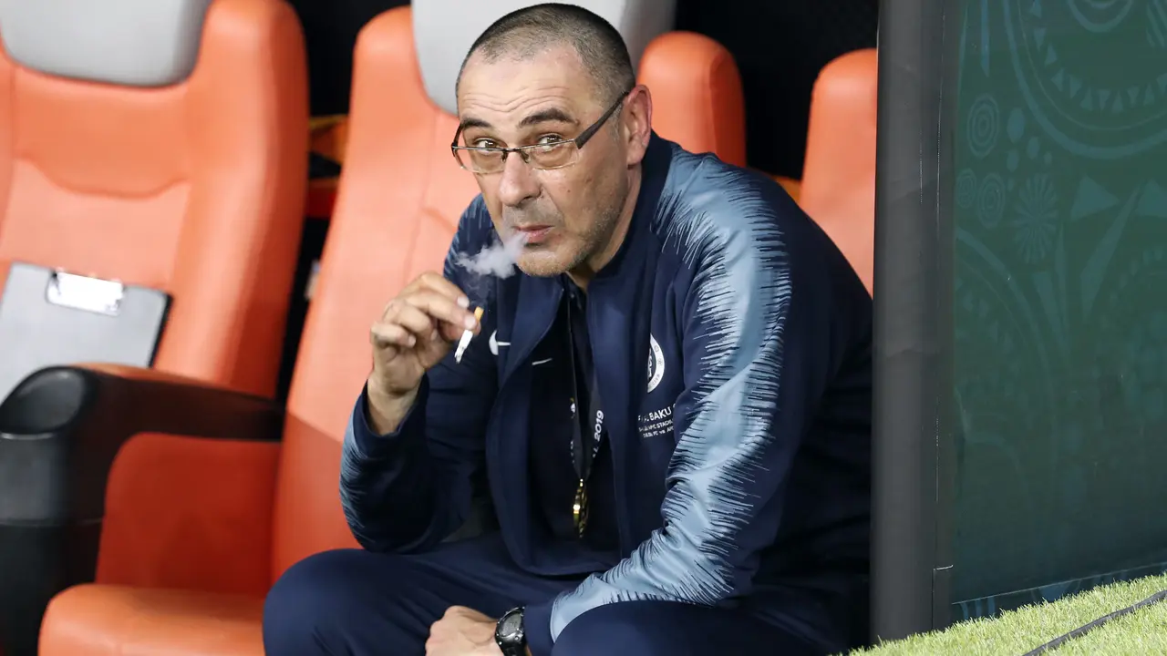 Sarri, Pelatih Juventus Merokok Tiap 12 Menit dan Menghabiskan 300 Juta Rupiah