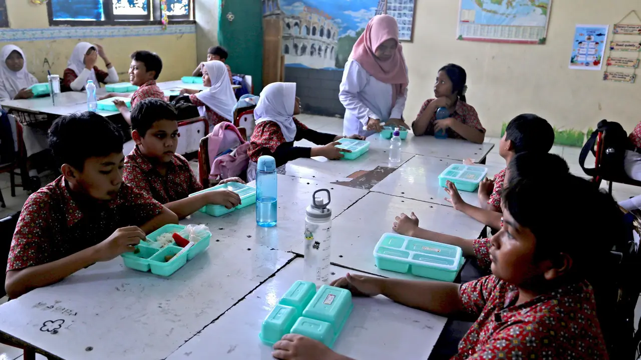 Pembiasaan Makan Bergizi Gratis (MBG) di Kota Tangerang.