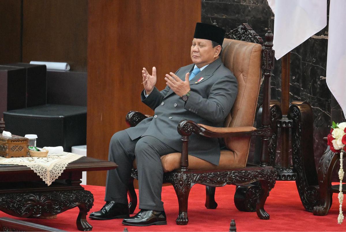 media. Beri judul yang menarik pembaca FOTO: Prabowo Tiba di Gedung Nusantara Jelang Pidato Kenegaraan