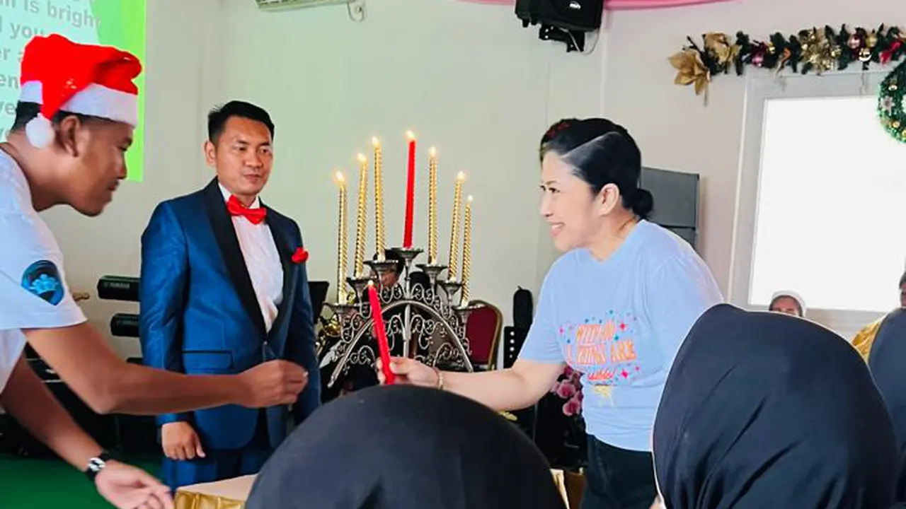 Putri Chandrawati selaku istri Ferdy Sambo turut merayakan natal bersama warga binaan Lapas (Istimewa)