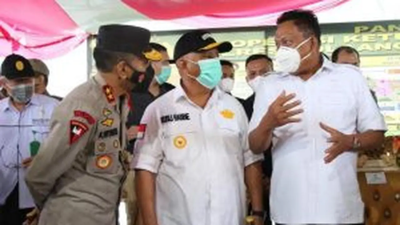 Gubernur Sulut Olly Dondokambey mengunjungi wilayah perbatasan Sulut dan Gorontalo dalam rangka meninjau pos penyekatan larangan mudik saat Idulfitri 1442 H.