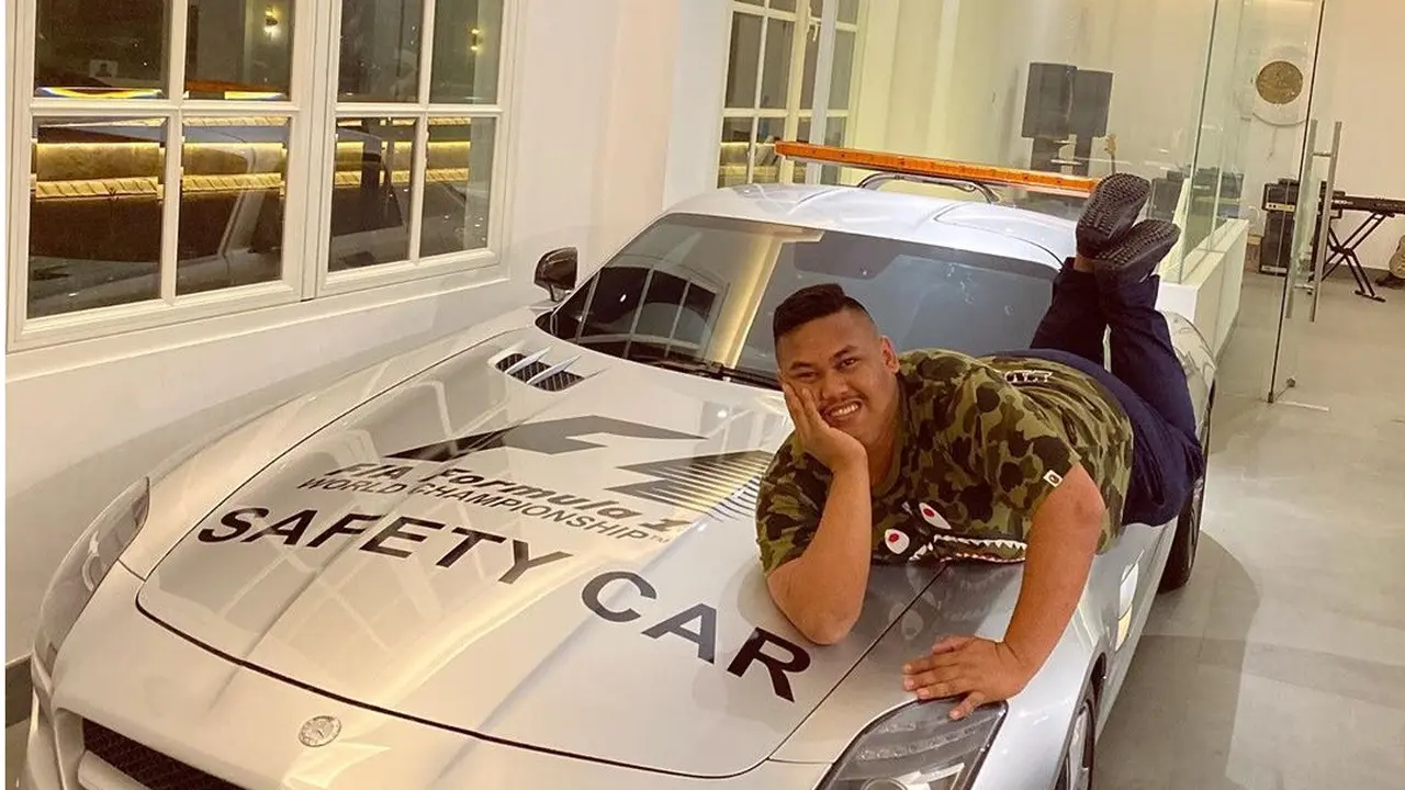 6 Potret Akbar 'Ajudan Pribadi', Dulu Kuli Bangunan Kini Selebgram Bergelimang Harta