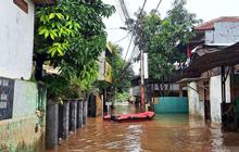 Banjir Pejaten Timur Capai 260 Cm, BPBD DKI Jakarta Pantau Ketinggian Air