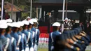 Presiden Jokowi memimpin upacara Peringatan Hari Kesaktian Pancasila di Monumen Pancasila Sakti, Jakarta, Kamis (1/10).‎ Peringatan Hari Kesaktian Pancasila ke-50 bertema Kerja Keras dan Gotong Royong Melaksanakan Pancasila. (Liputan6.com/Faizal Fanani)