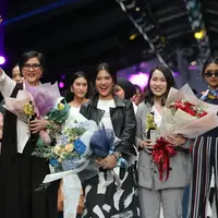 Cotton Ink merayakan perjalanan yang kesepuluh tahun dengan koleksi kolaborasinya bersama Dian Sastro, Raisa, Isyana Sarasvati, dan Vanesha Prescilla di panggung JFW 2019.A