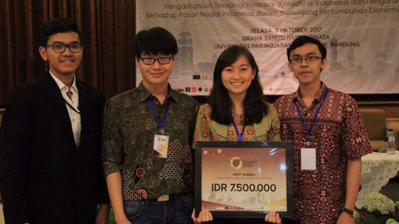 Mahasiswa Akuntansi President University Jago Analisa Pasar Saham