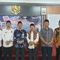 Kepala Kemenag, pengawas dan komisioner Baznas Garut, Jawa Barat. (Liputan6.com/Jayadi Supriadin)