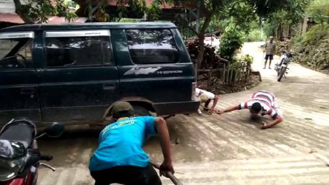 Ular di Mobil KPPS Pilkada Blora