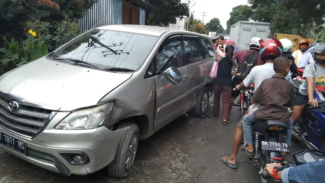 Tabrakan beruntun