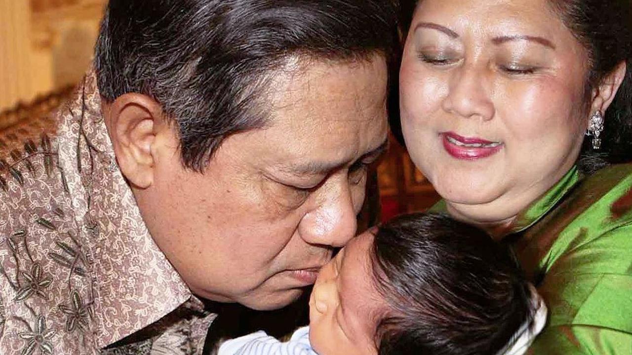 Salah satunya saat Almira masih bayi.