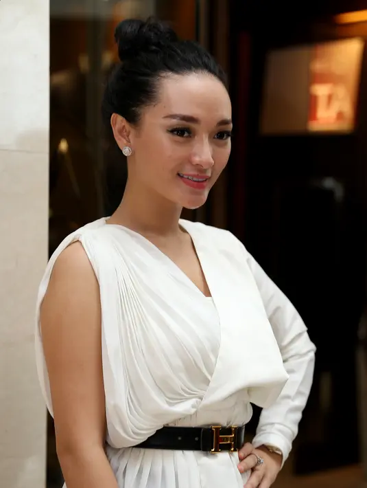 Zaskia Gotik semakin hari semakin mantap untuk melepas masa lajang dengan kekasihnya, Arief Fitriansyah alias Rian. (Andy Masela/Bintang.com)