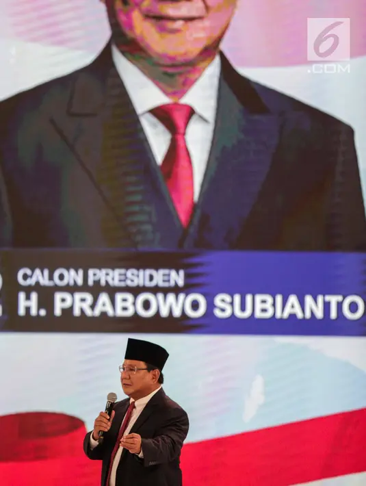 Calon presiden nomor urut 02 Prabowo Subianto memberi paparannya dalam debat kedua Pilpres 2019 di Hotel Sultan, Jakarta, Minggu (17/2). KPU memenuhi permintaan publik dengan tidak membocorkan pertanyaan sebelum debat. (Liputan6.com/Faizal Fanani)