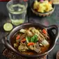 Tengkleng kambing tanpa santan bisa jadi pilihan tepat bagi yang ingin menikmati olahan daging kambing sedap dengan kuah yang lebih ringan. Rasanya gurih dan kaya rempah./Copyright shutterstock.com/g/RinaOkta