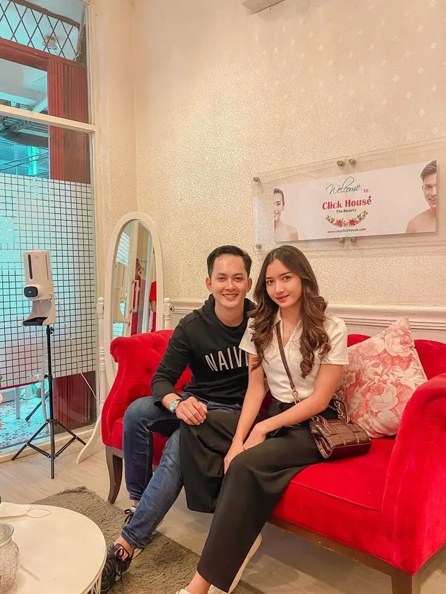 Beda Usia 14 Tahun, Ini 6 Potret Kiki Farrel dan Yuriska Patricia Resmi Pacaran