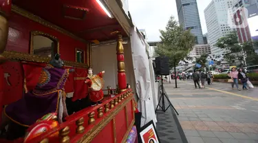 Penampilan wayang potehi di Taman Budaya Dukuh Atas, Jakarta, Jumat (7/2/2020). Pagelaran pertunjukan wayang Tionghoa ini merupakan rangkaian kebudayan imlek yang di gelar oleh Pemprov DKI Jakarta. (Liputan6.com/Angga Yuniar)