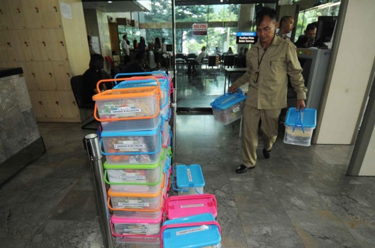 Jelang Lebaran, barang para tahanan KPK diperiksa sinar X