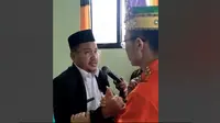 Potongan video penghulu di Gorontalo nikahkan WNA China dengan bahasa mandarin (Arfandi Ibrahim/Liputan6.com)