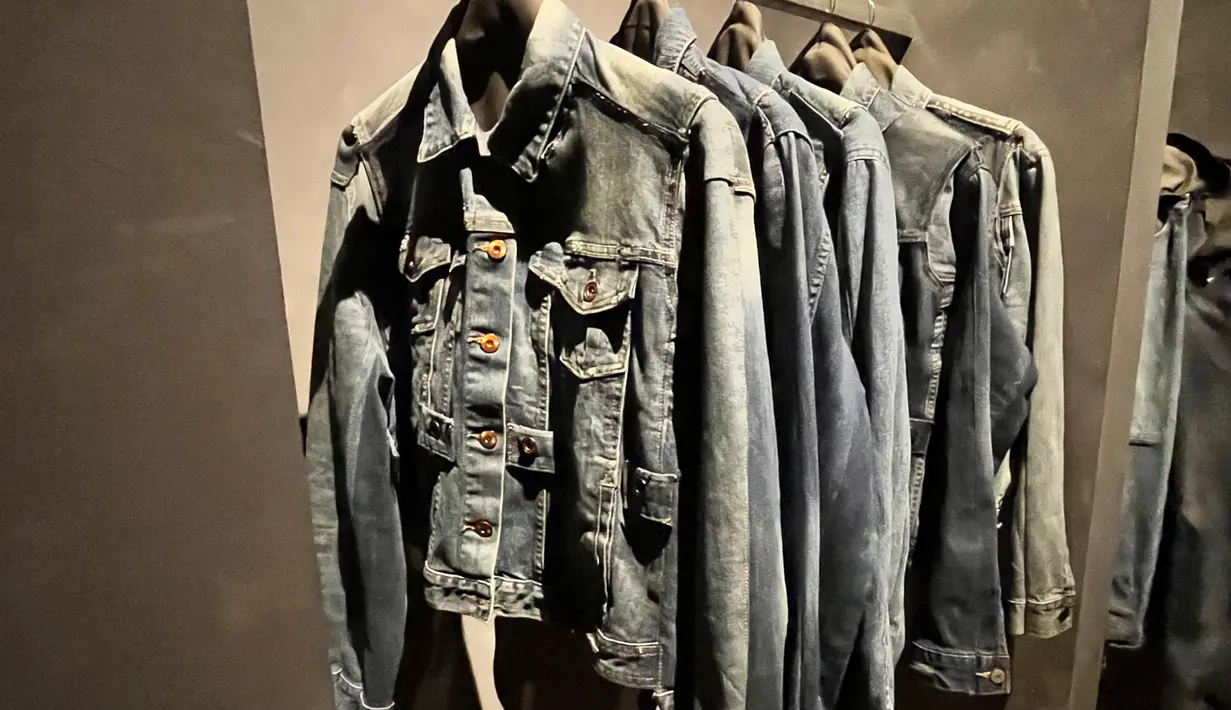 Re- TANGAN Space Terbagi dalam tiga area utama : Installation , Collection , Activity. Koleksi Re-TANGAN 2024 menampilkan 4 desain unisex. [ Foto: dok TANGAN ]