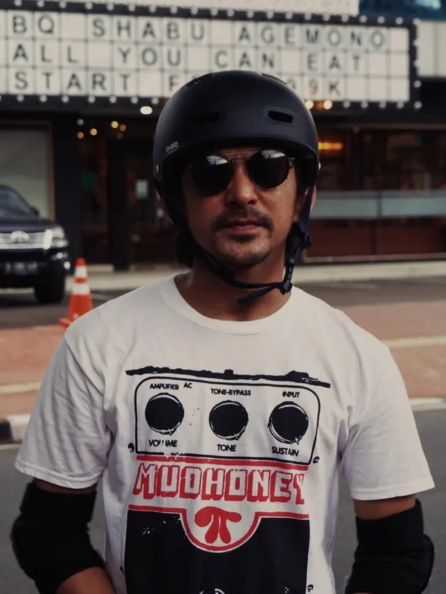 [Fimela] 6 Potret Yoga Pratama yang Awet Muda di Usia 38 Tahun