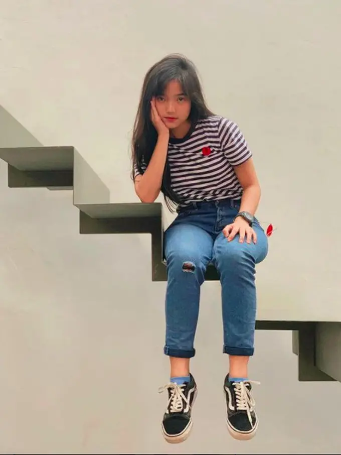 5 Potret Fuji Saat Berambut Panjang