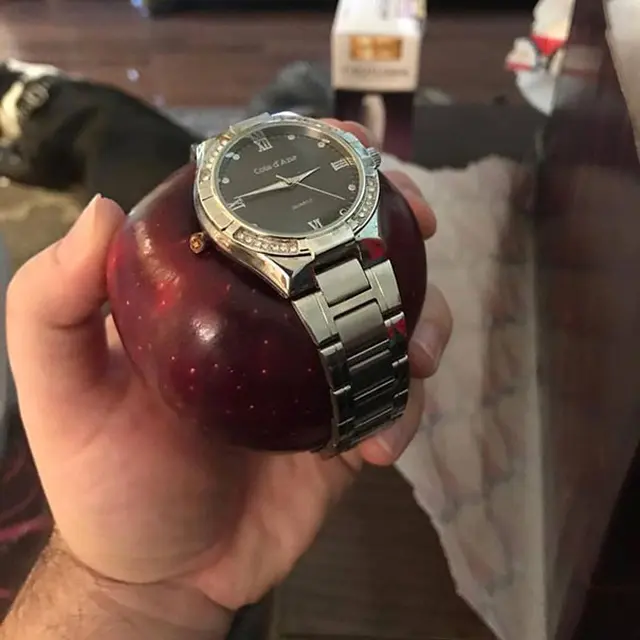 hadiah natal nyeleneh