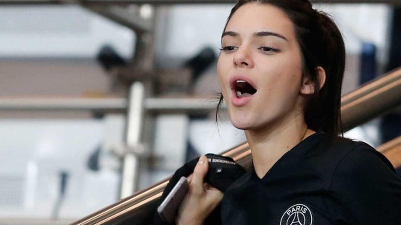 Berkostum PSG, Kendall Jenner tampil cantik