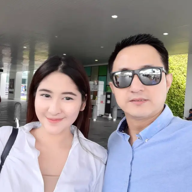 6 Potret Pebulutangkis Ricky Soebagdja dan Istri yang Terpaut 26 Tahun, Jarang Tersorot