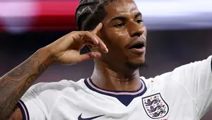 Penyerang Inggris, Marcus Rashford, merayakan gol keempat yang dicetak timnya dalam pertandingan Grup L Piala Dunia FIFA 2026 antara Inggris melawan Kroasia di Dallas Stadium, Arlington, Texas, pada 17 Juni 2026. (MICHAEL STEELE / GETTY IMAGES NORTH AMERICA / Getty Images via AFP)