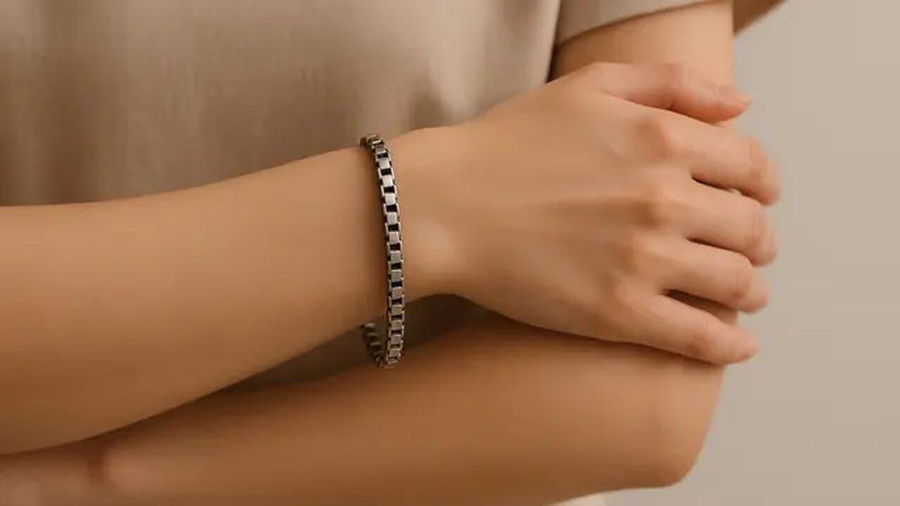 10 Model Gelang Rantai Titanium Terbaru, Jadi Perhiasan Wanita yang Hits untuk Segala Usia di 2025