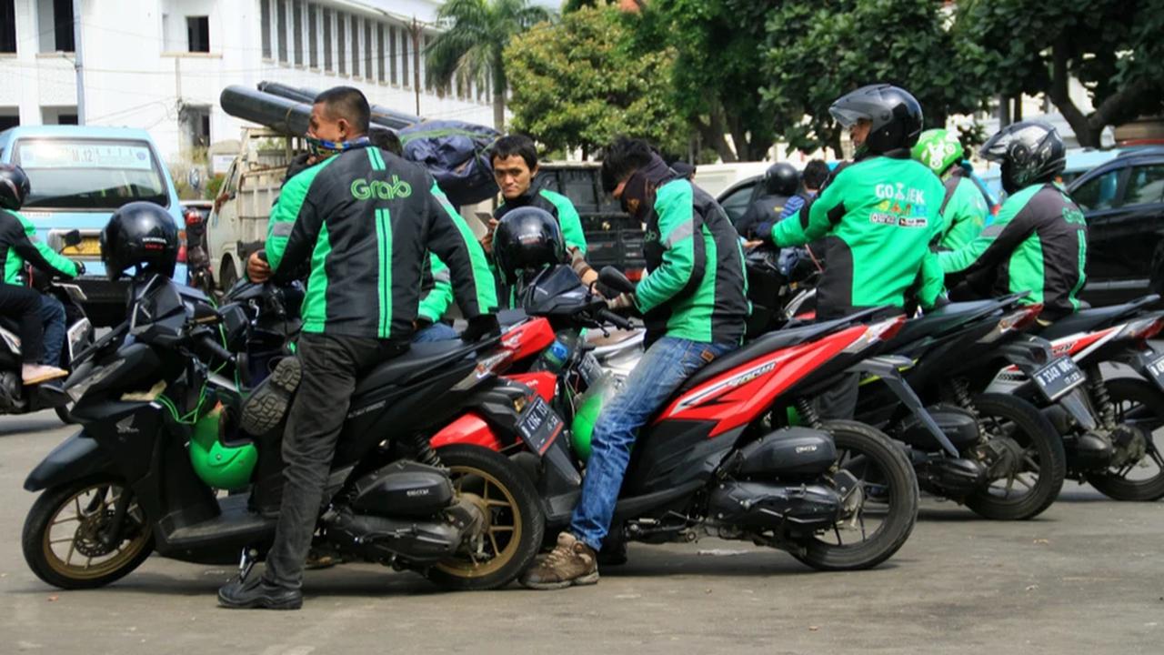 Ilustrasi – Ojek online alias ojol mengantar seorang penumpang. (Foto: Liputan6.com/Muhamad Ridlo)