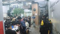 Brimob Kawal Penggerebekan Judi Online Jaringan Internasional di Hayam Wuruk (Istimewa)