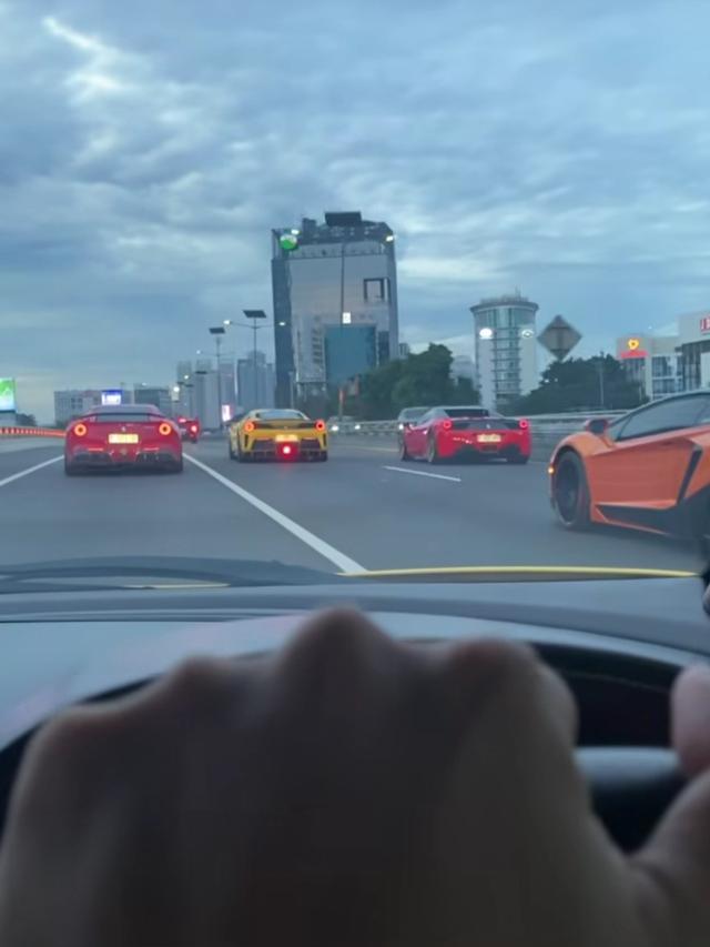 Mobil Mewah Kevin Aprilio