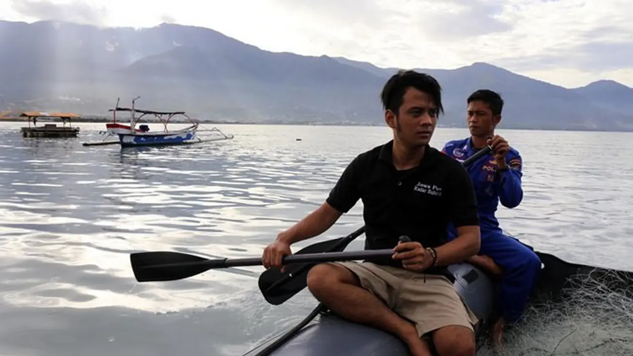 Buaya berkalung ban