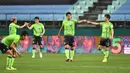 Pemain Jeonbuk Hyundai Motors merayakan kemenangan atas Suwon Samsung Blue Wings pada laga K-League Korea Selatan di Jeonju World Cup Stadium, Jeonju, Jumat (8/5/2020). Jeonbuk Hyundai Motors menang 1-0 atas Suwon Samsung Blue Wings.(AFP/Jung Yeon-Je)