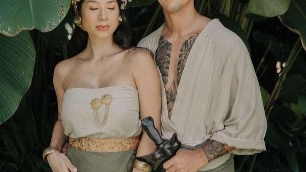 Siapa yang tak kenal dengan wanita cantik Jennifer Bachdim. Ia dikenal sebagai istri seorang pesepak bola tampan Irfan Bachdim. Keduanya telah bersama selama 12 tahun.