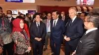 Menteri Koordinator Bidang Kemaritiman dan Investasi Luhut Binsar Panjaitan, Menteri BUMN Erick Thohir, Direktur Utama Pertamina Nicke Widyawati  dan Mantan PM Inggris Tony Blair pada State Owned Enterprise (SOE) International Conference di Bali.