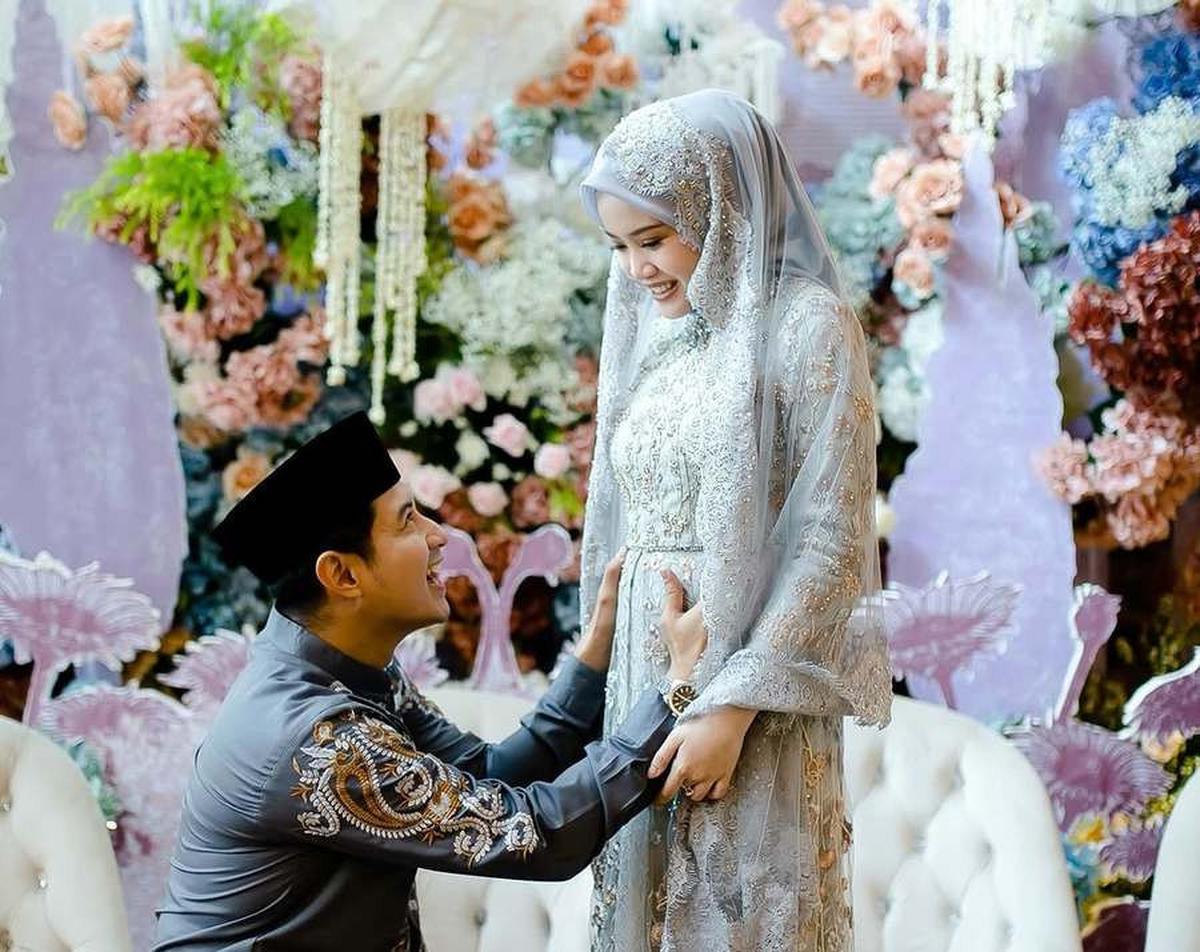8 Potret Chand Kelvin Tasyakuran 4 Bulanan Kehamilan Istri Sekaligus Gender Reveal, Bakal Punya Anak Cowok