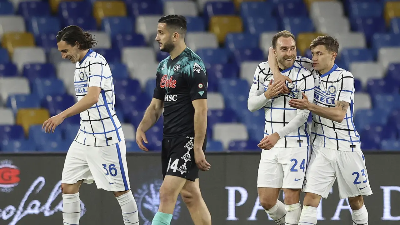 FOTO: Handanovic Buat Blunder, Inter Diimbangi Napoli 1-1 - Christian Eriksen