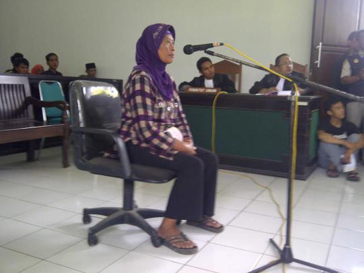 Ratusan warga bawa keranda mayat dan kambing ke PN Mungkid