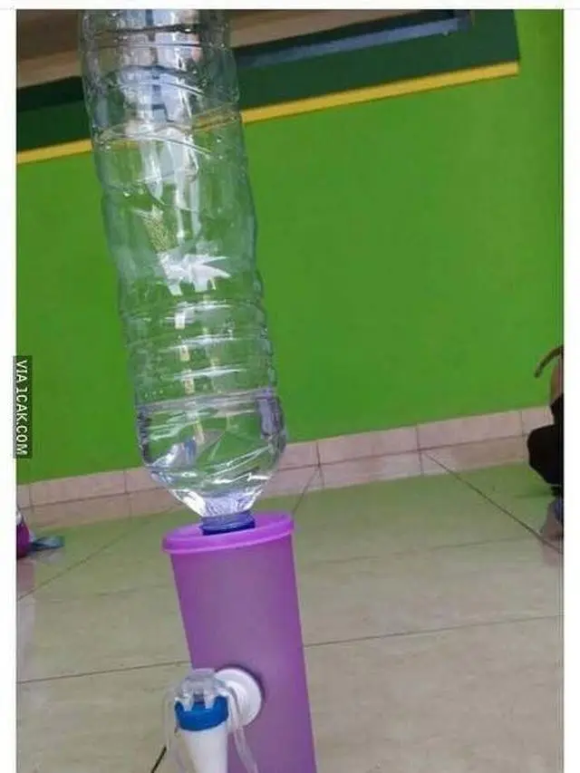 6 Potret Botol Air Mineral Dijadikan Pengganti Galon Ini Bikin Tepuk Jidat
