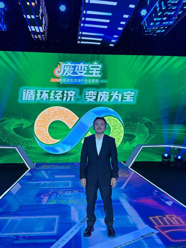 Sulap Selokan Jadi Kolam Lele, Inovasi Ketua RT Ini Sedot Perhatian Media China (Liputan6)