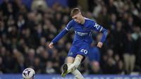 Aksi bintang Chelsea, Cole Palmer saat menghadapi Manchester United dalam lanjutan Liga Inggris 2023/2024, Jumat (5/4/2024) dini hari WIB. (AP Photo/Kin Cheung)