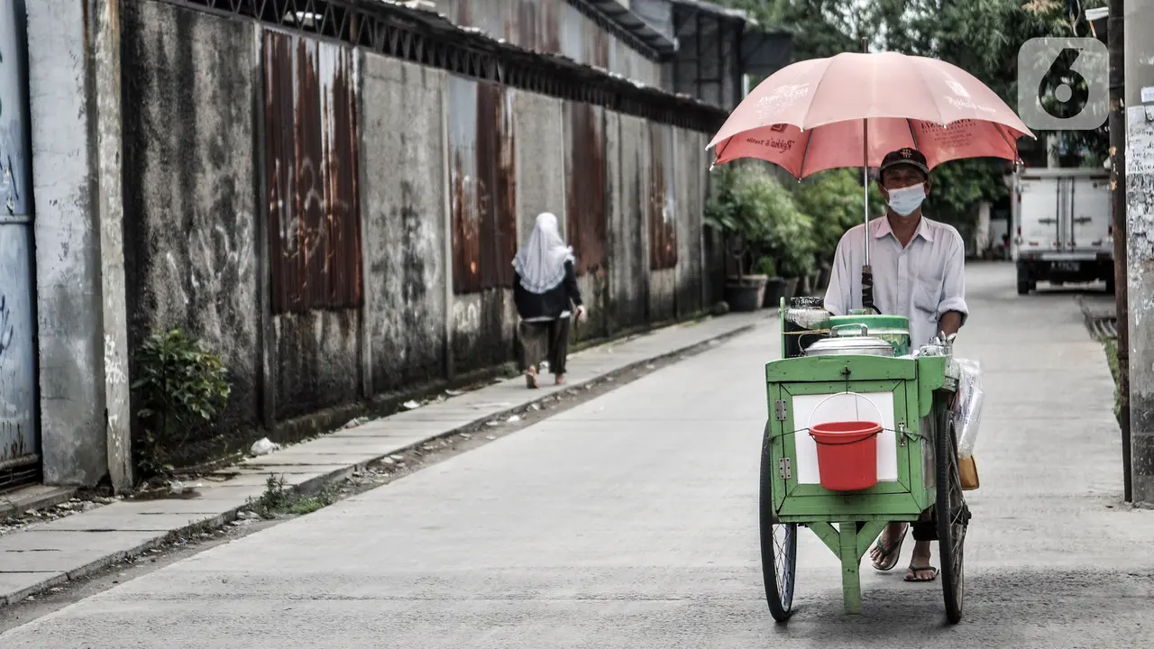 FOTO: Zona Merah COVID-19 di Jakarta Melonjak Jadi 82 RW