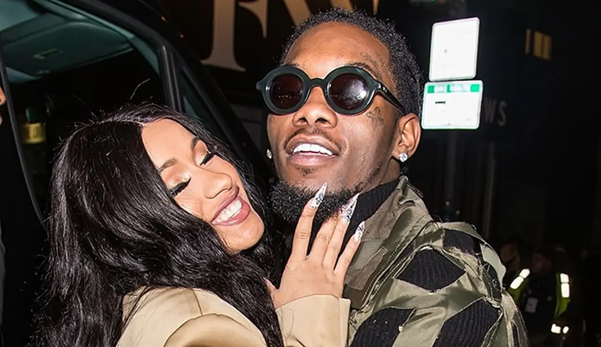 Beberapa laporan mengatakan bahwa Cardi B kini tengah mengandung anak Offset. Namun Cardi B pun tak ingin membahasnya. (Pitchfork)