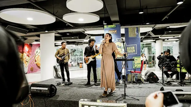 Aruma tampil dalam Gigs Akhir Tahun Ardan Radio Live At Bandung Indah Plaza pada 11 Desember 2022