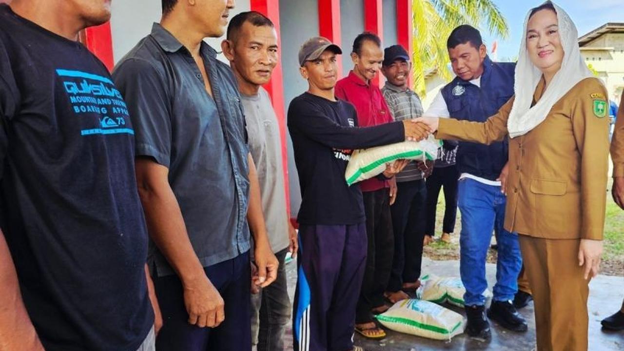 Pemkab Natuna Salurkan Bantuan Beras untuk Keluarga Rawan Pangan, Ringankan Beban Hidup